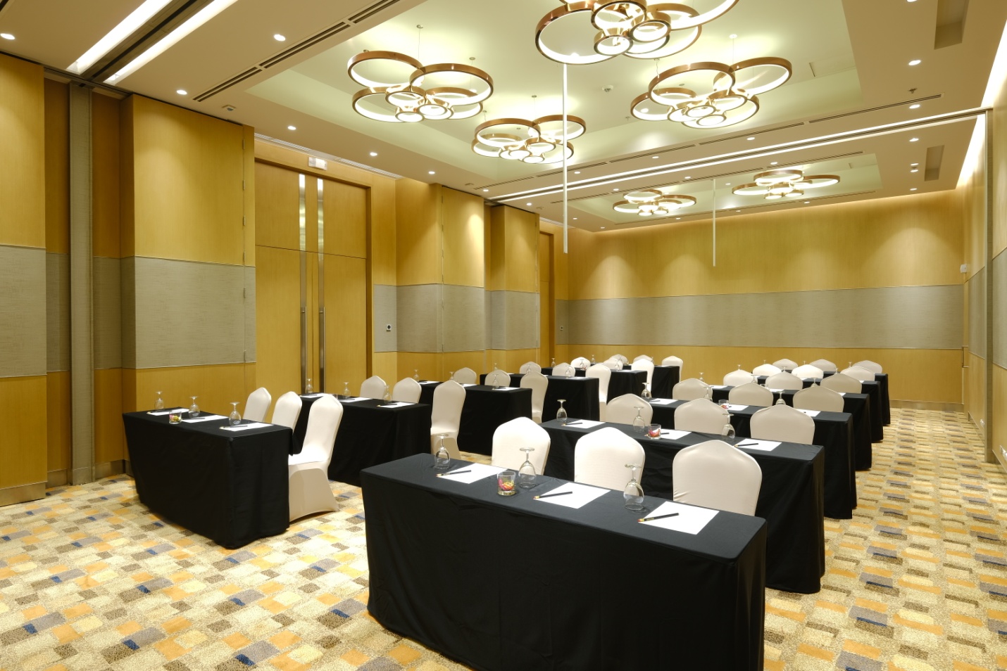 C:\Users\GCPI-ROBBY\Desktop\SAVOY\FUNCTION ROOM 1.JPG