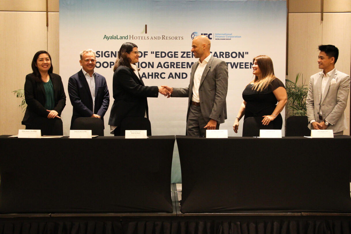 C:\Users\GCPI-ROBBY\Desktop\PRS\AHRC-IFC Edge Zero Carbon Signatories Shaking Hands.jpg